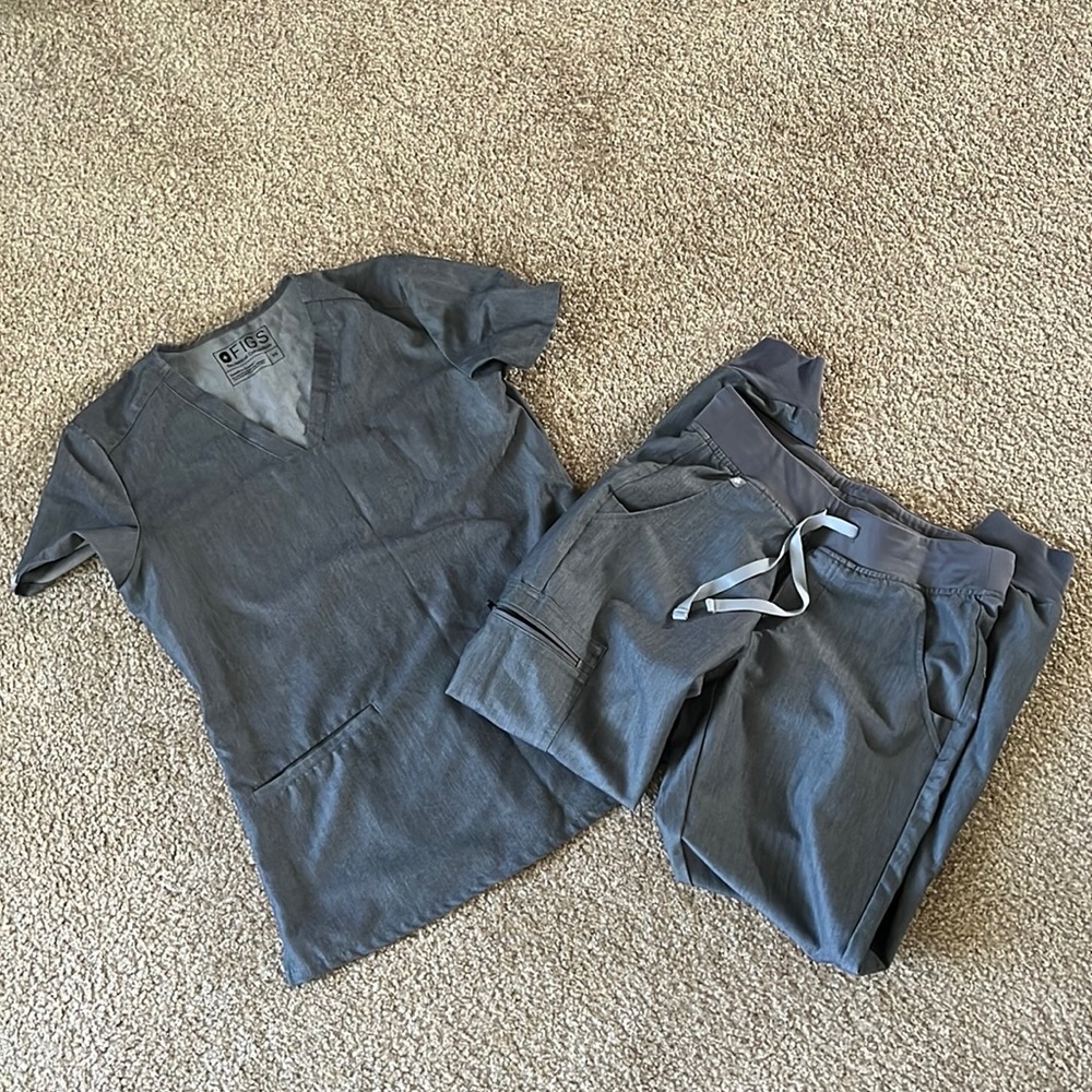 FIGS Graphite Grey Scrub Set XS
